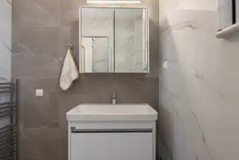 Upper floor bathroom